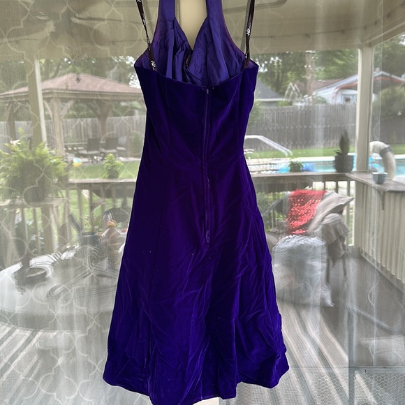 Purple velvet dress - Picture 3 of 5